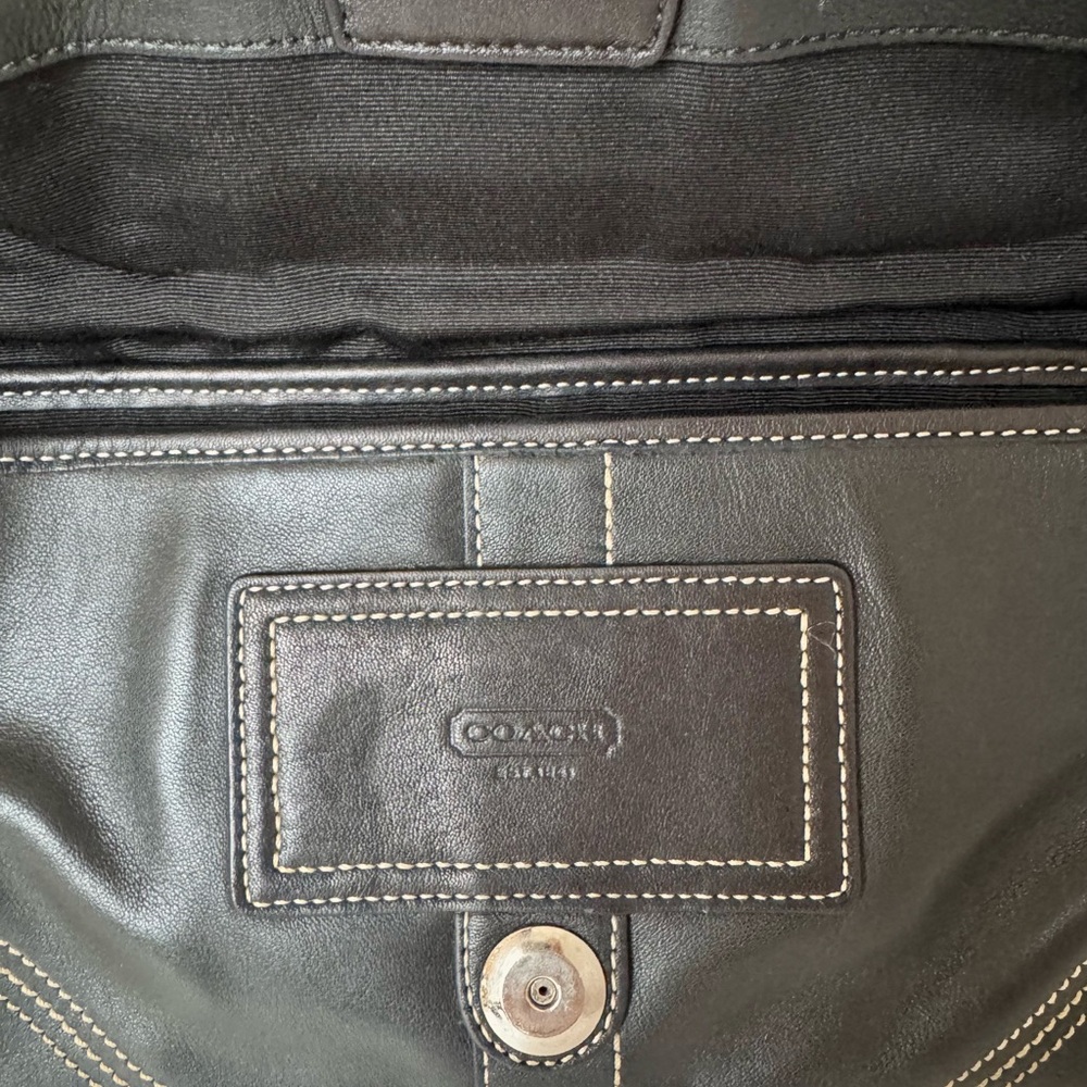 Coach 8A05 SoHo Black Leather Flap Shoulder Bag – Original 2005 Release, Y2K. - Picture 12 of 15